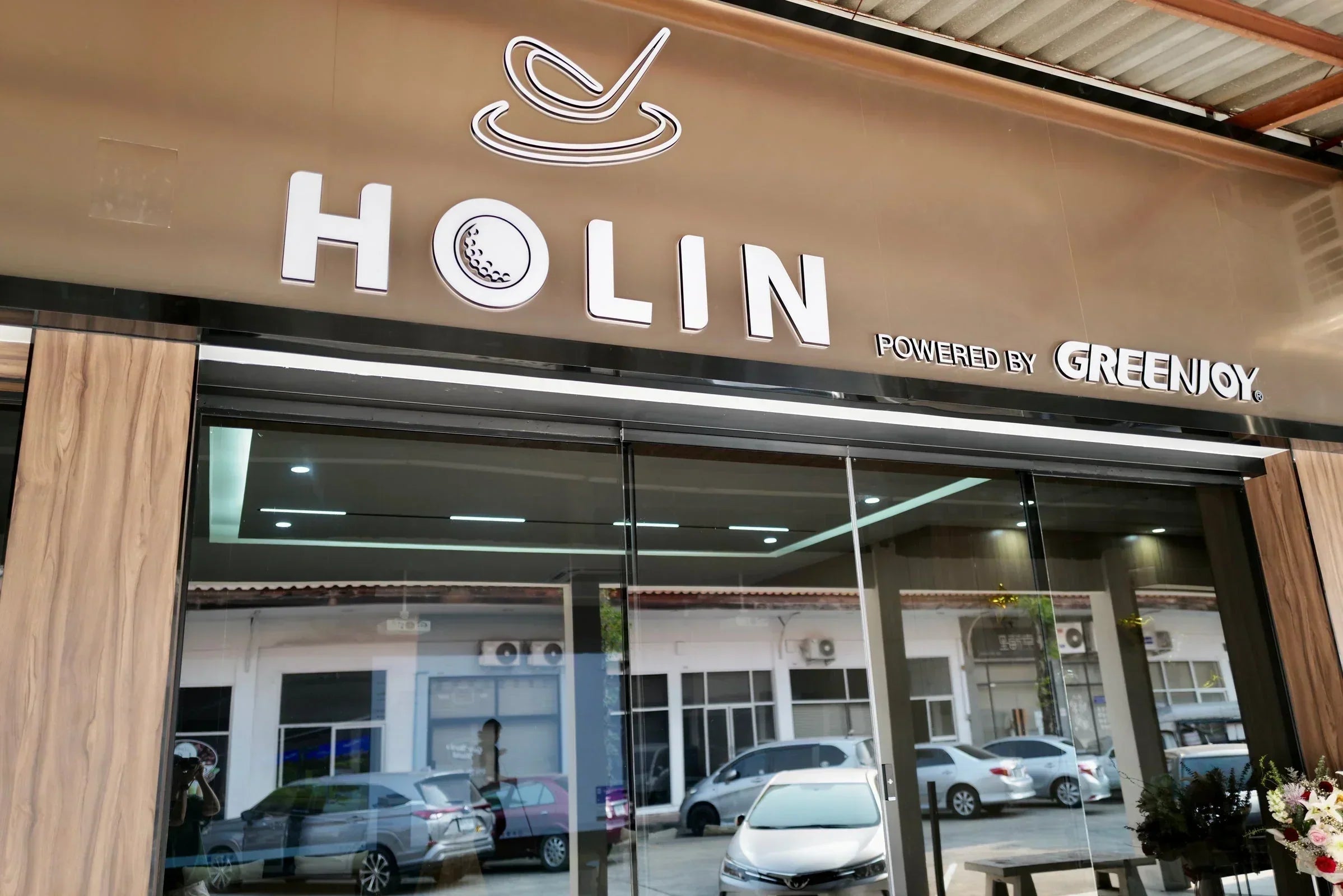 Holin Golf Opens in Bangkok: A Stylish New Indoor Golf and Social Destination